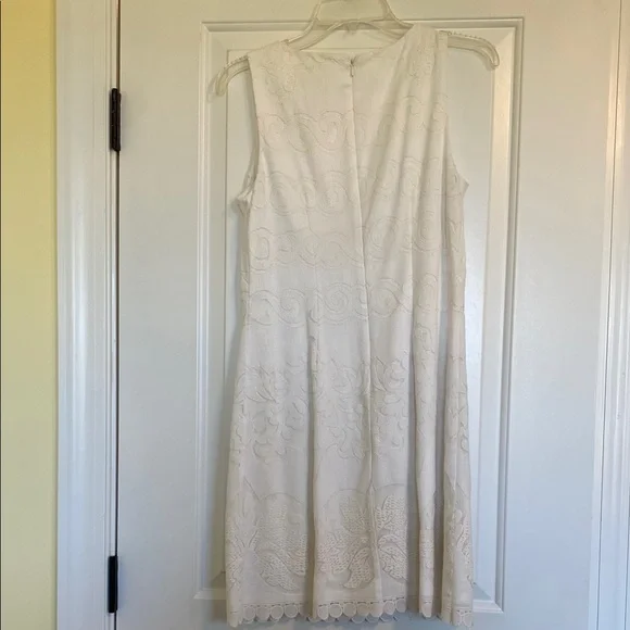White Sleeveless Lace Dress - Picture 4 of 4